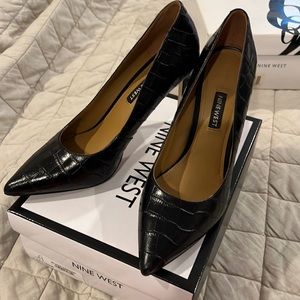 Like new black croc pattern heels